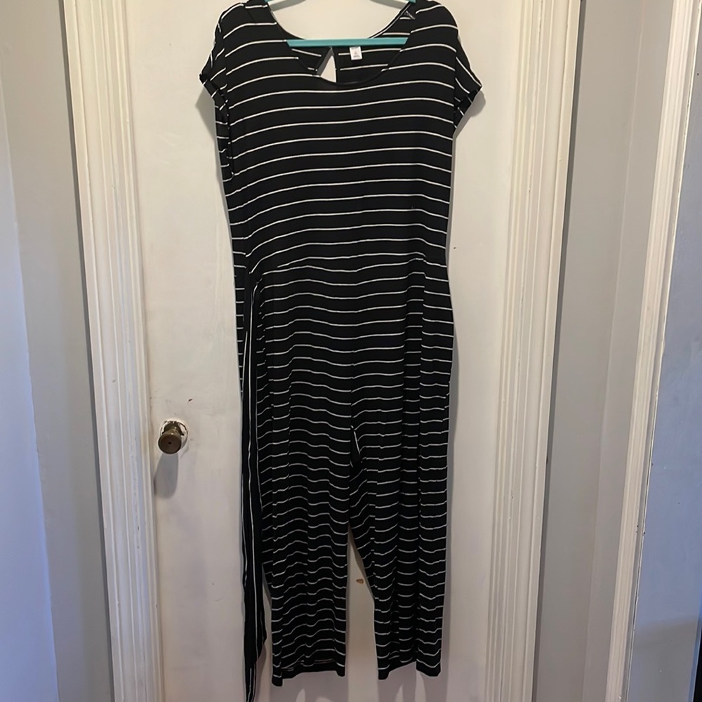 Short sleeved cropped jumpsuit